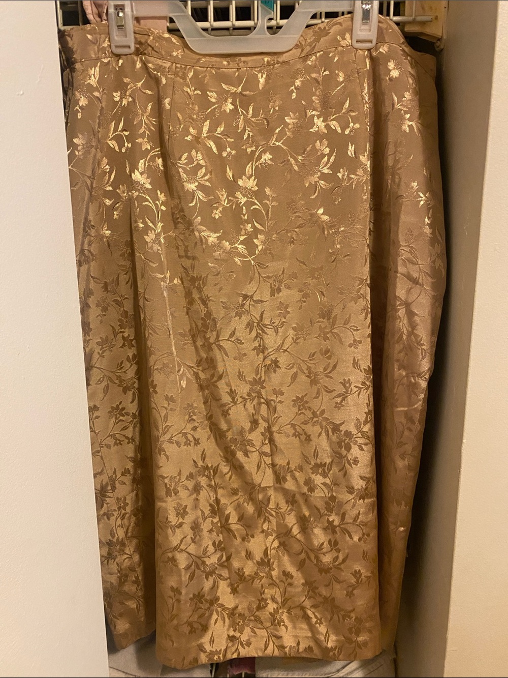 Sag Harbor Metallic Floral Jacquard Midi Skirt in Gold